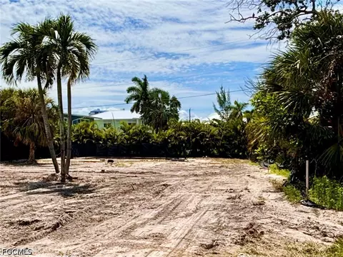 126 Mandalay Rd, Fort Myers Beach, FL 33931
