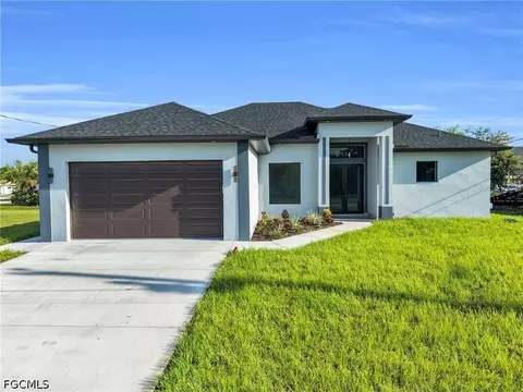 Exterior - 2204 E 7th St, Lehigh Acres, FL 33936 photo 2 of 2