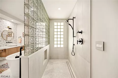 Bath - 1125 Central Ave #560, Naples, FL 34102 photo 5 of 8