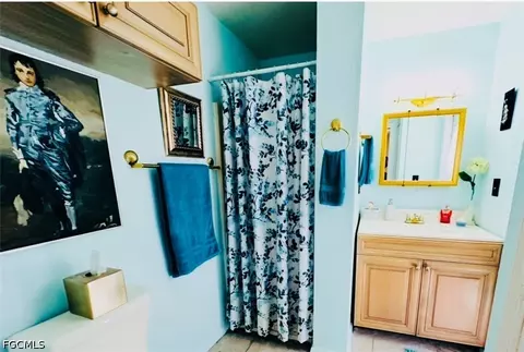 Bath - 455 Trader Rd, Fort Denaud, FL 33935 photo 1 of 2