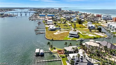 655 Matanzas Ct, Fort Myers Beach, FL 33931