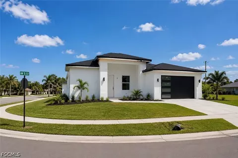 377 Kingston Dr E, Fort Myers, FL 33905