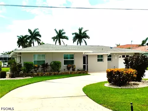 5240 Seminole Ct, Cape Coral, FL 33904
