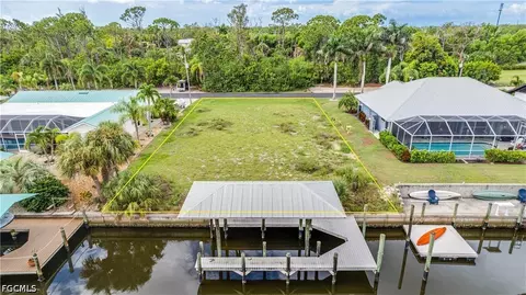 3606 Pinetree Dr, Saint James City, FL 33956