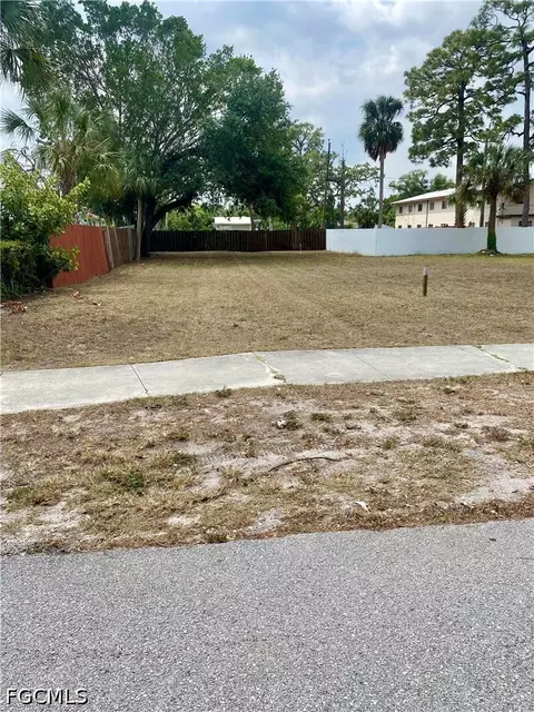 2318 Katherine St, Fort Myers, FL 33901