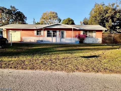 901 Juno Dr, Lehigh Acres, FL 33936
