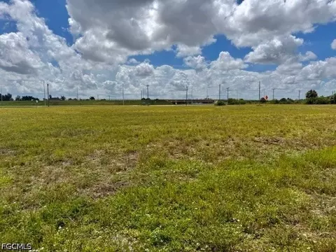 923 NW 32th Pl, Cape Coral, FL 33993