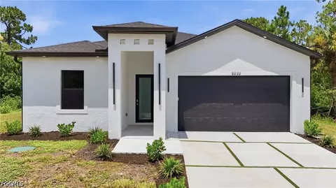 Exterior - 8032 Windswept Cir, Labelle, FL 33935 photo 2 of 3