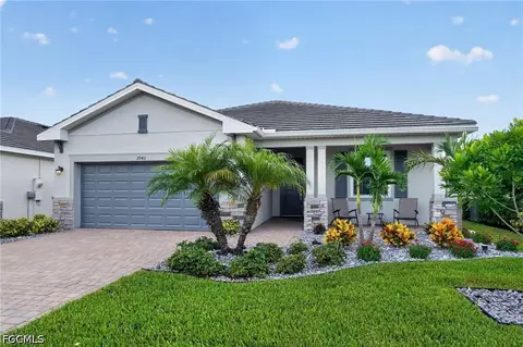 Exterior - 3943 E Hampton Cir, Alva, FL 33920 photo 3 of 10