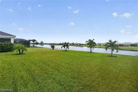 Exterior - 3943 E Hampton Cir, Alva, FL 33920 photo 6 of 10