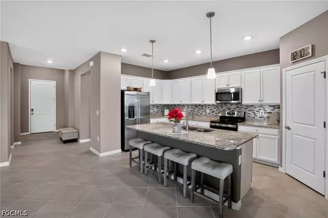 Kitchen - 3943 E Hampton Cir, Alva, FL 33920 photo 4 of 4