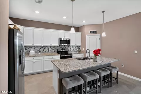 Kitchen - 3943 E Hampton Cir, Alva, FL 33920 photo 2 of 4
