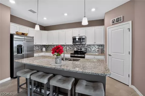 Kitchen - 3943 E Hampton Cir, Alva, FL 33920 photo 3 of 4