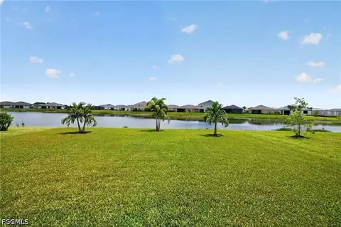 Exterior - 3943 E Hampton Cir, Alva, FL 33920 photo 7 of 10