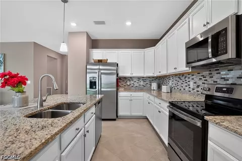 Kitchen - 3943 E Hampton Cir, Alva, FL 33920 photo 1 of 4