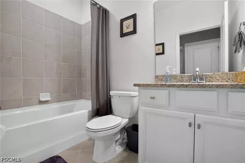 Bath - 3943 E Hampton Cir, Alva, FL 33920 photo 3 of 4