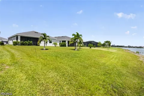 Exterior - 3943 E Hampton Cir, Alva, FL 33920 photo 8 of 10
