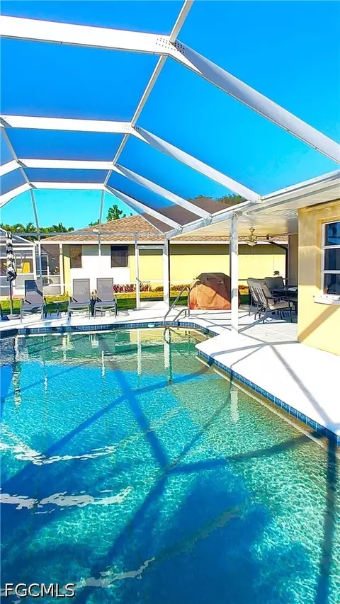 3010 SE 18th Pl, Cape Coral, FL 33904