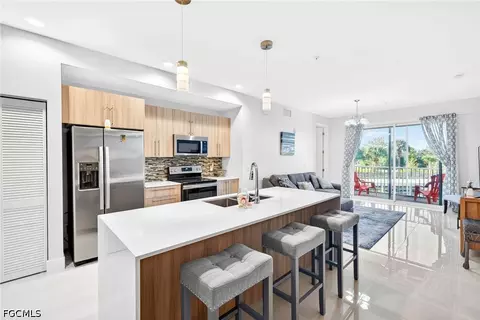 15901 Royal Pointe Ln #202, Fort Myers, FL 33908