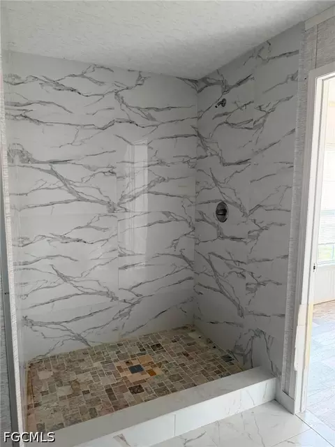 Bath - 445 S Quebrada St, Clewiston, FL 33440 photo 1 of 3