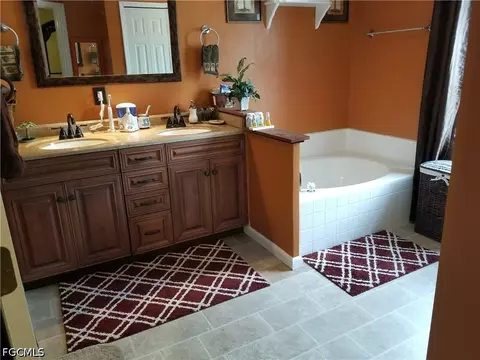 Bath - 711 Epps Brown St E, Lehigh Acres, FL 33974 photo 2 of 5