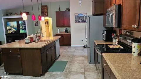 Kitchen - 711 Epps Brown St E, Lehigh Acres, FL 33974 photo 2 of 2
