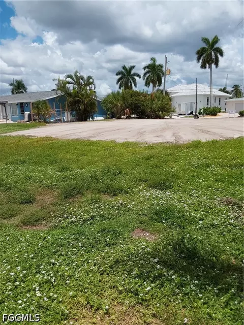18196 Cutlass Dr, Fort Myers Beach, FL 33931
