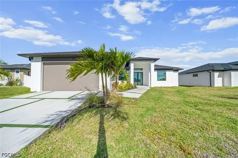 317 NE 15th Ter, Cape Coral, FL 33909