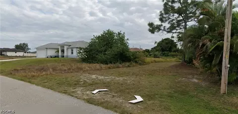 2705 42nd St SW, Lehigh Acres, FL 33976