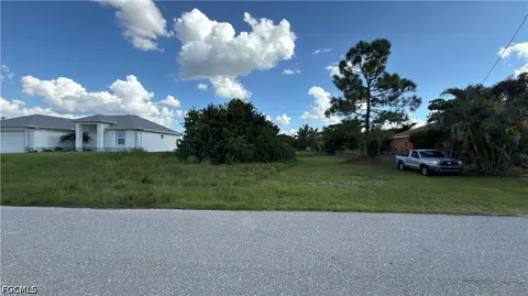 2705 42nd St SW, Lehigh Acres, FL 33976