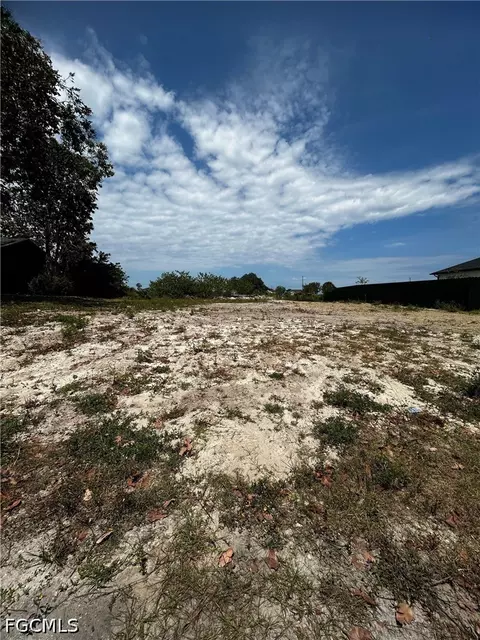 2710 NW 4th Pl, Cape Coral, FL 33993