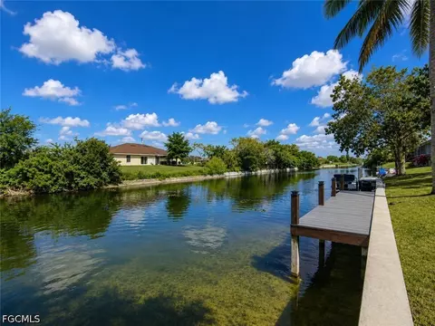 306 SE 8th Pl, Cape Coral, FL 33990