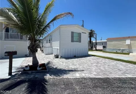 19 Helen Ln, Fort Myers Beach, FL 33931