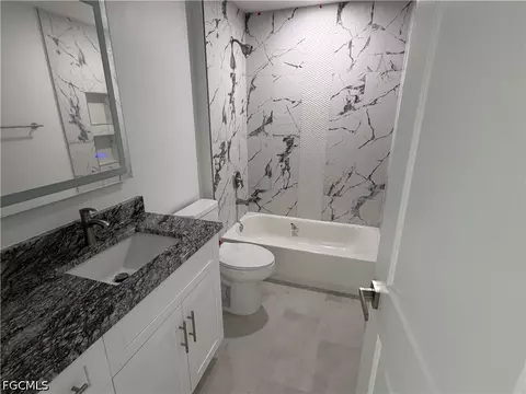 Bath - 105 Concord Loop, Labelle, FL 33935 photo 3 of 4