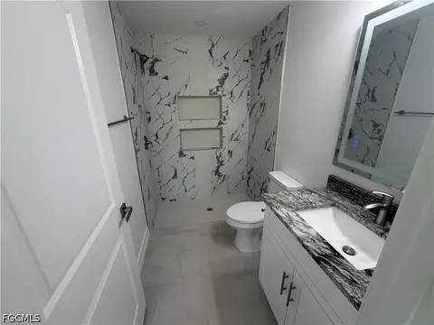 Bath - 105 Concord Loop, Labelle, FL 33935 photo 2 of 4