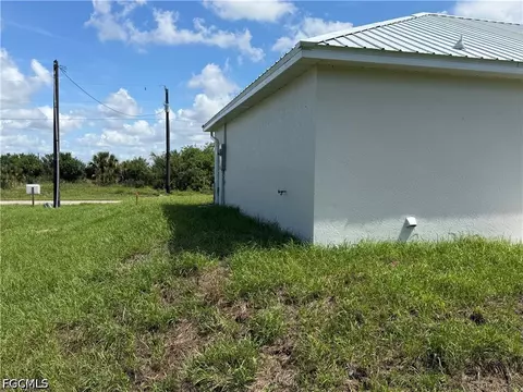 Exterior - 105 Concord Loop, Labelle, FL 33935 photo 2 of 3