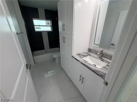 Bath - 107 Concord Loop, Labelle, FL 33935 photo 3 of 5