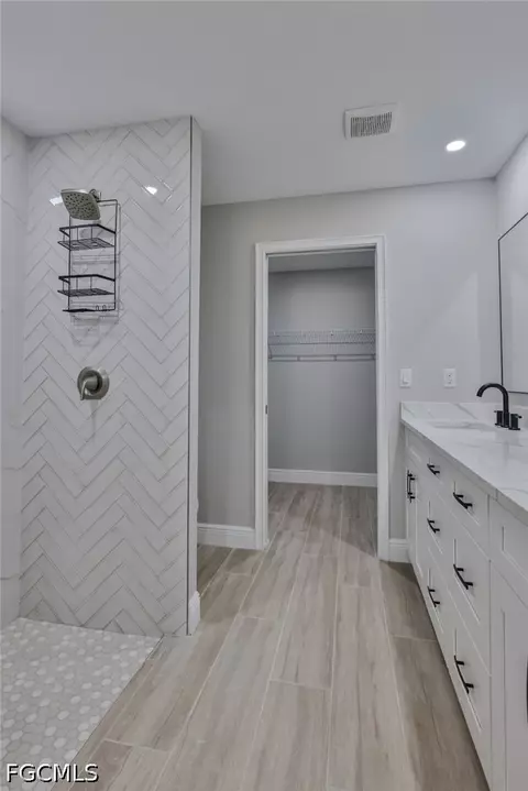 Bath - 1013 13th St E, Bradenton, FL 34208 photo 10 of 10