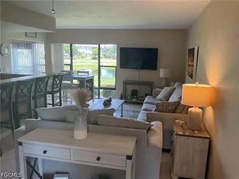 5550 Trailwinds Dr #615, Fort Myers, FL 33907