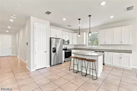 Kitchen - 3721 E Hampton Cir, Alva, FL 33920 photo 1 of 4