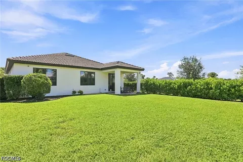 Exterior - 3721 E Hampton Cir, Alva, FL 33920 photo 6 of 9