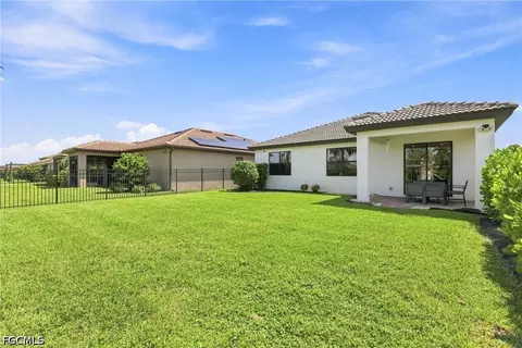 Exterior - 3721 E Hampton Cir, Alva, FL 33920 photo 7 of 9