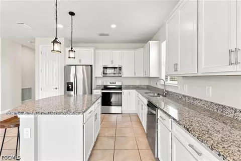 Kitchen - 3721 E Hampton Cir, Alva, FL 33920 photo 3 of 4