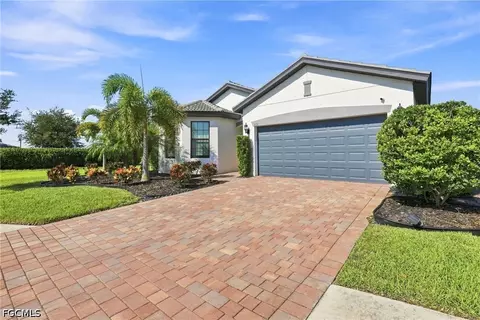 Exterior - 3721 E Hampton Cir, Alva, FL 33920 photo 3 of 9