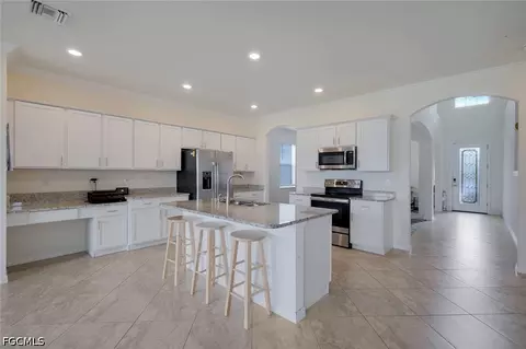 4234 Bluegrass Dr, Fort Myers, FL 33916