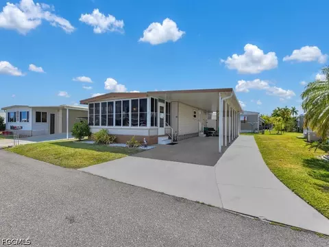 300 Shoreland Dr, Fort Myers, FL 33905