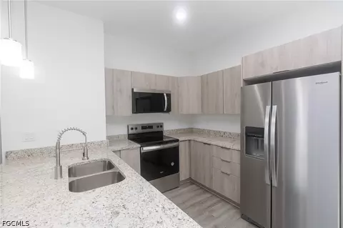 Kitchen - 8038 Rolling Cir, Labelle, FL 33935 photo 5 of 8