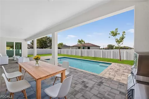 1011 NW 9th St, Cape Coral, FL 33993