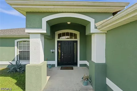 212 NW 28th Ter, Cape Coral, FL 33993