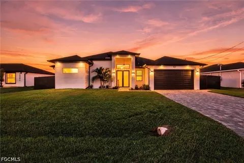 927 NE 13th Pl, Cape Coral, FL 33909